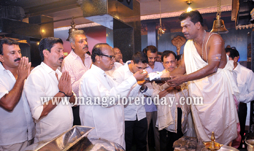 Congress candidate Janardhana Poojary files nomination